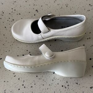 Klogs Footwear White Leather Mary Jane Wedge Shoes Slip Resistant Size 6.5 EUC